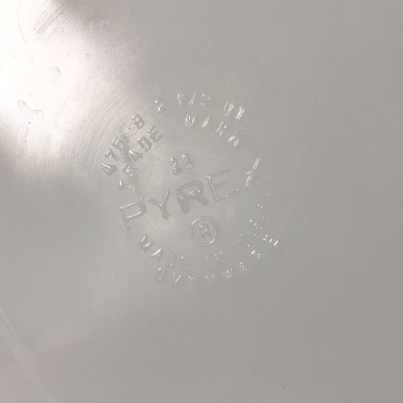 Vintage Pyrex 2.5 Qt. Casserole Dish - Picture 11 of 14